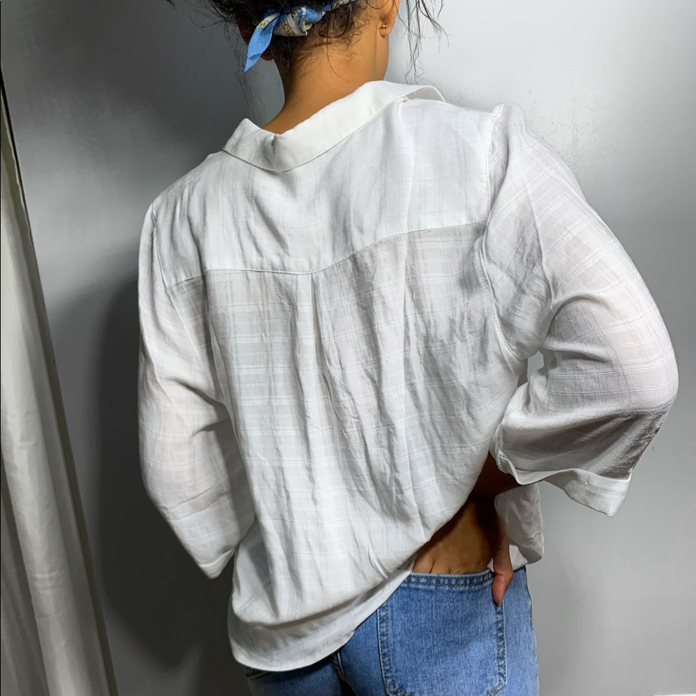 White blouse - Picture 2 of 4